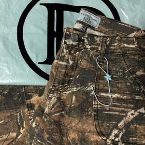 Revice Denim Camo Jeans Size 23 *NEVER WORN*